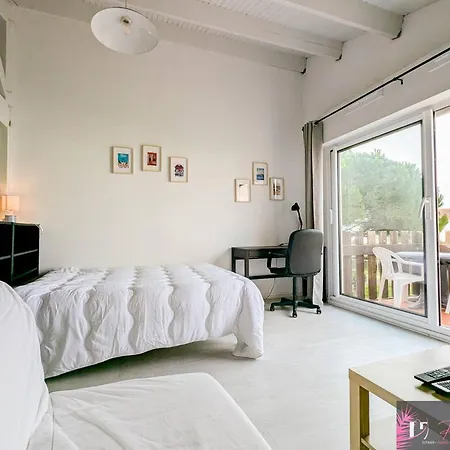 Confortable A La Rochelle Avec Balcon - Fr-1-825-68 Apartment